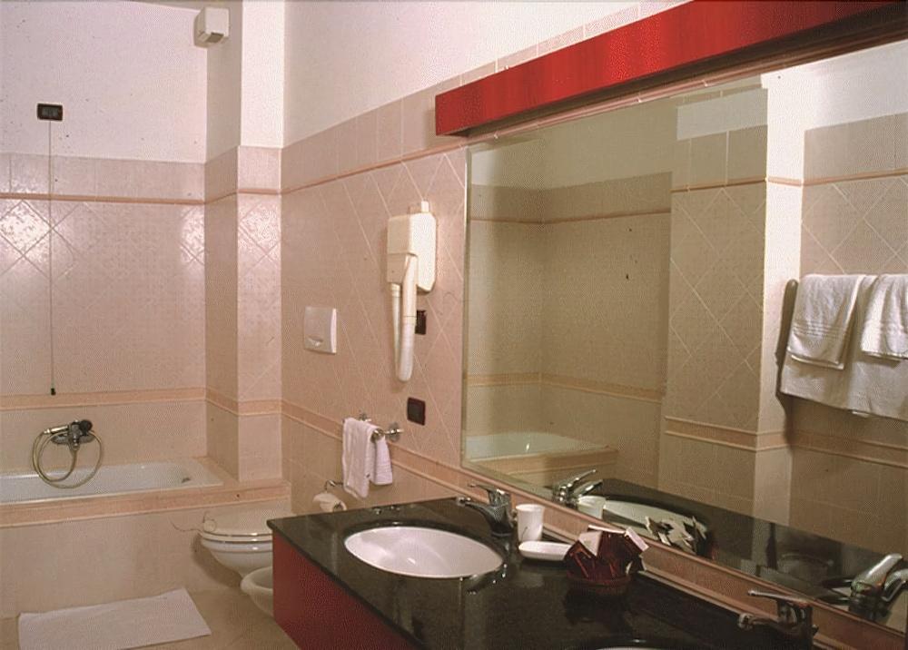 Aldero Hotel Civita Castellana Esterno foto